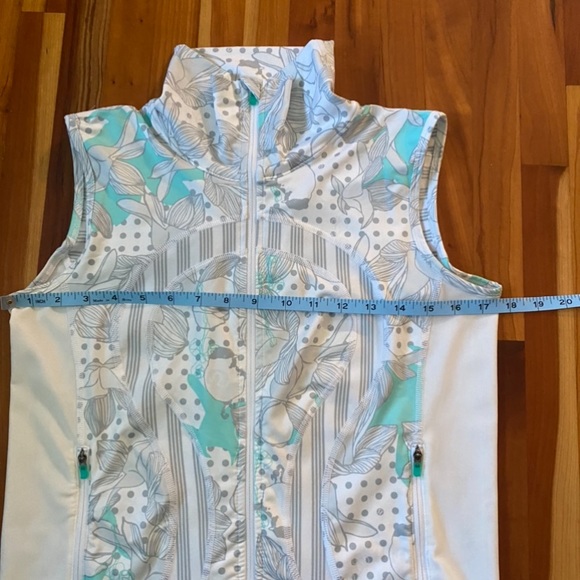 Vintage Lululemon Vest with Side Mesh Panels with Grey/Turquoise Lily Pattern - Picture 13 of 16